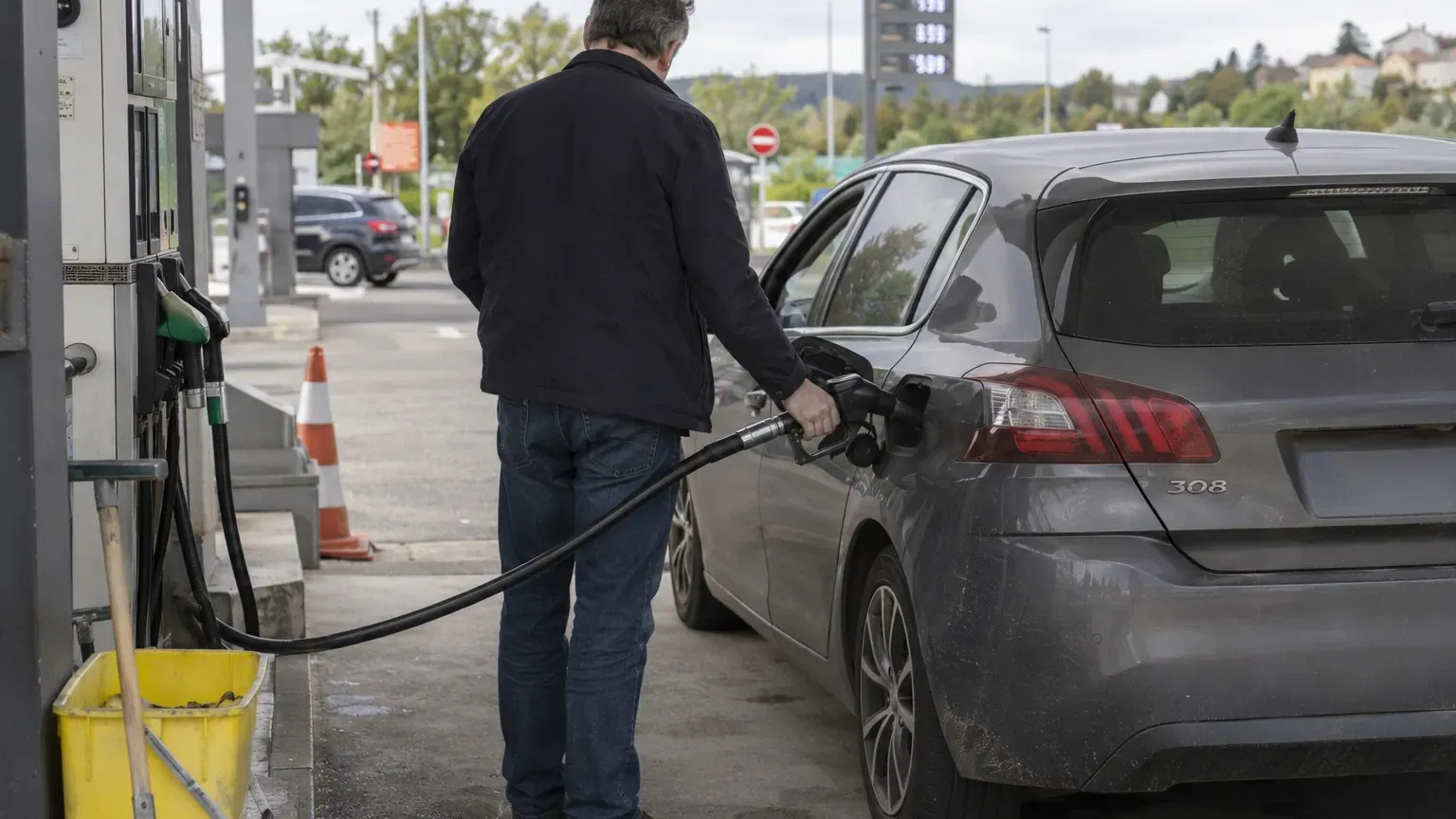 100 € d'indemnité carburant jusqu'en décembre : versement automatique à la mi-octobre, ou demande dès le 22 octobre
